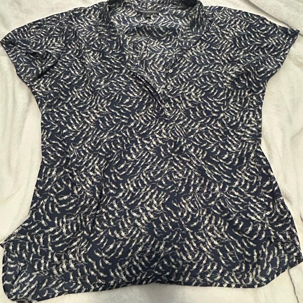 Banana‎ Republic Navy and White Blouse